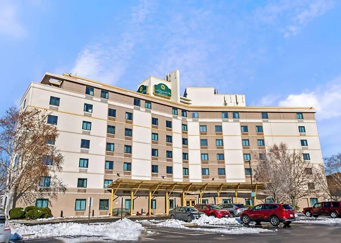 La Quinta Inn & Suites By Wyndham Boston Somerville